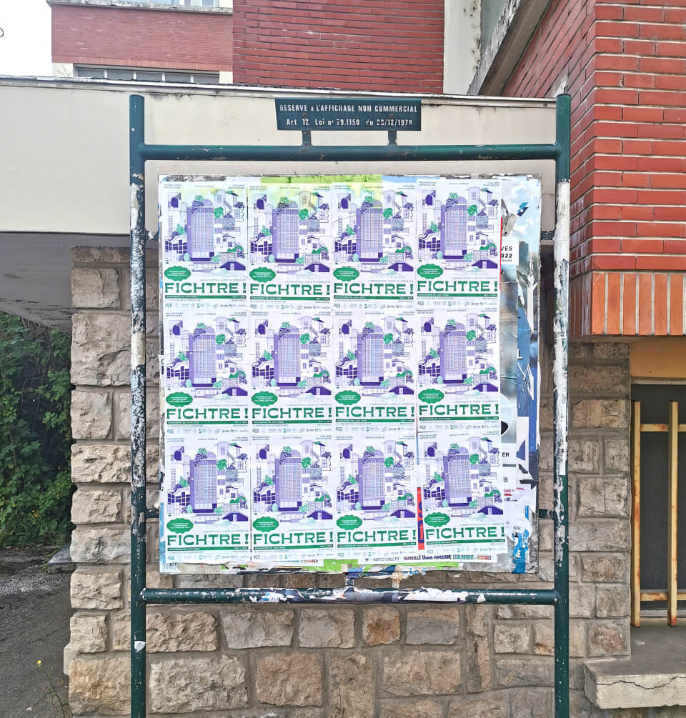 photographie d'affiches, dont le graphisme est de champ libre, prise lors de l'événement culturel et artistique Fichtre à Besançon