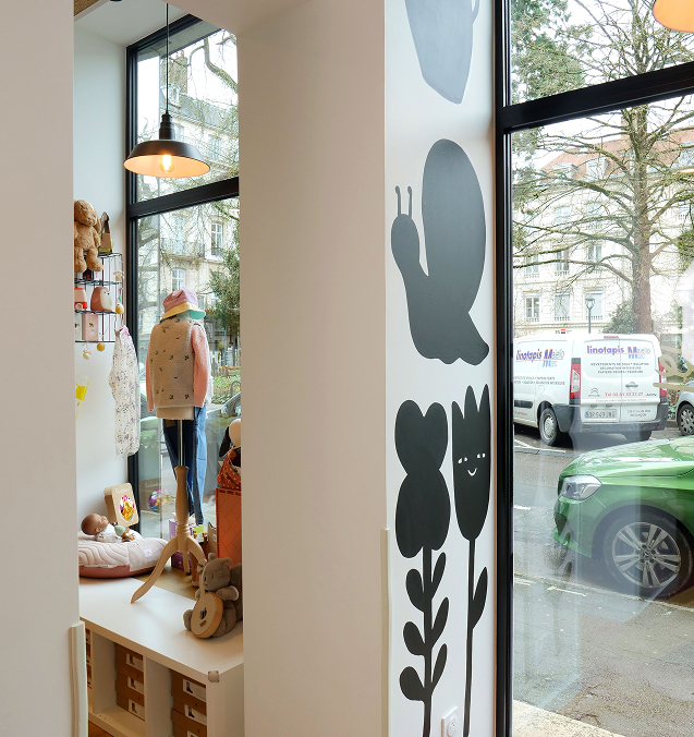 fresque peinte pour la signalétique intérieur de la boutique