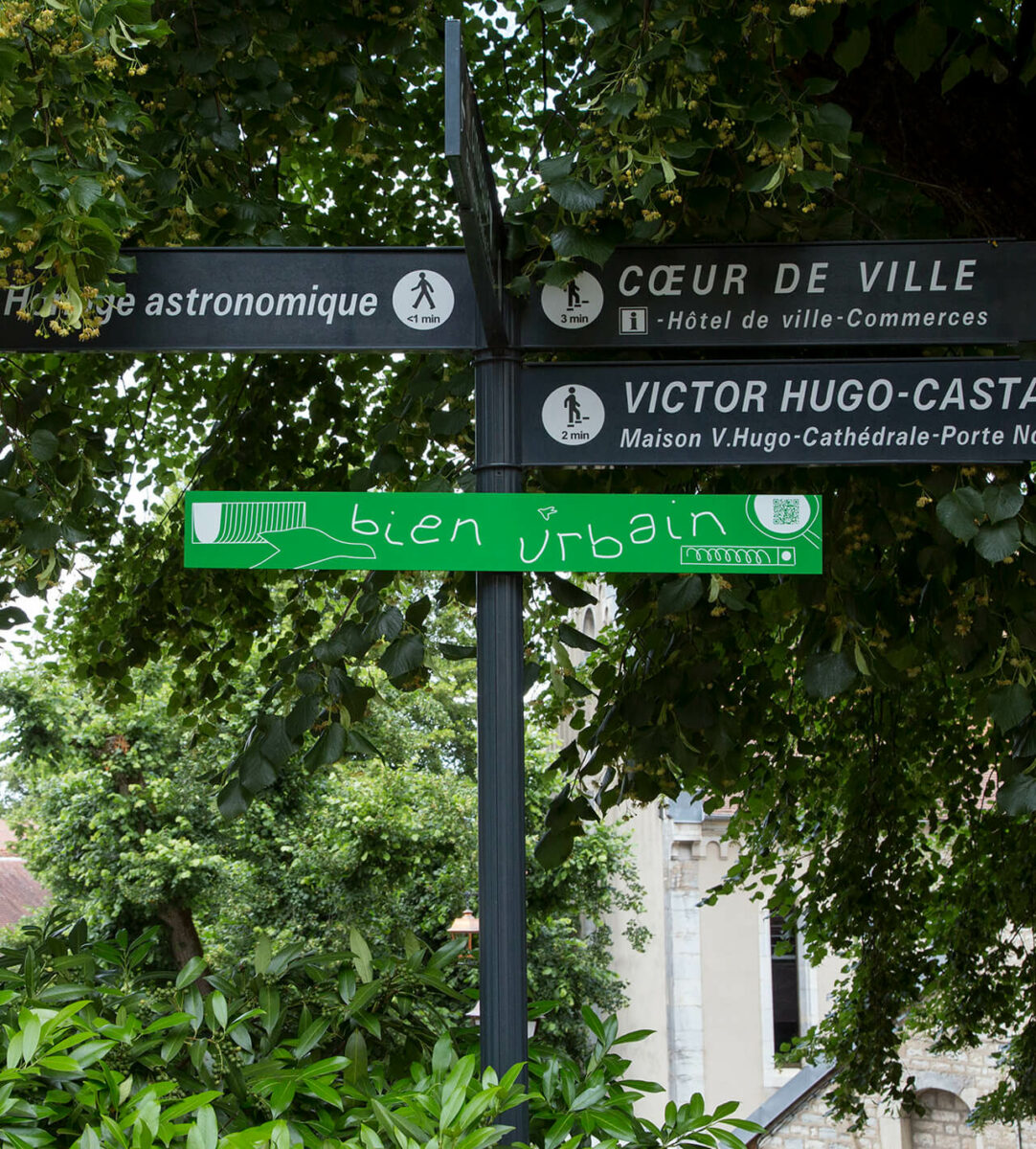 Signalétique du festival, déclinaison de l'identité visuelle par le studio champ libre