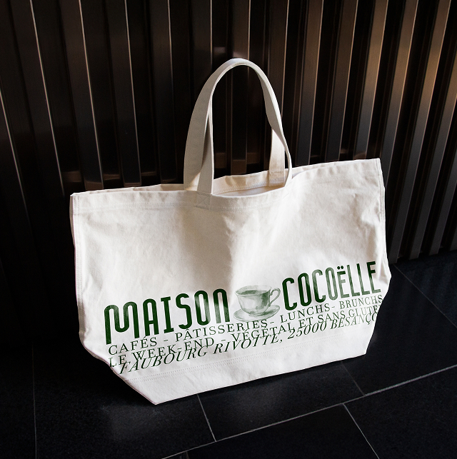 Support imprimé décliné de l'identité visuelle du café